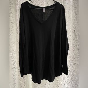 Women’s black top. Size 2x.